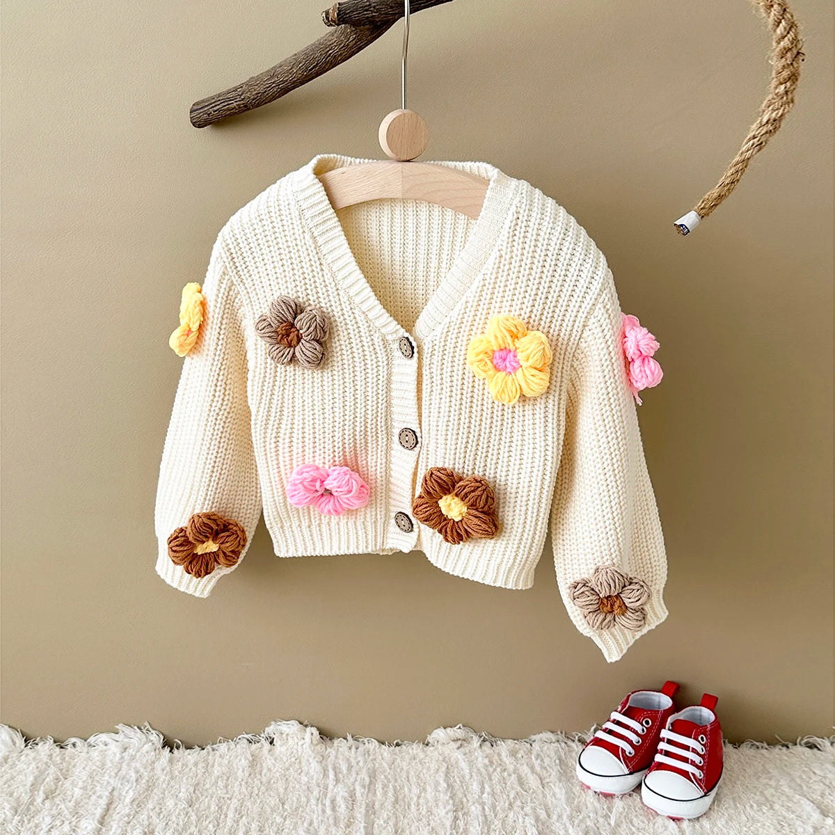 Casaco Infantil Florzinhas em Tricô