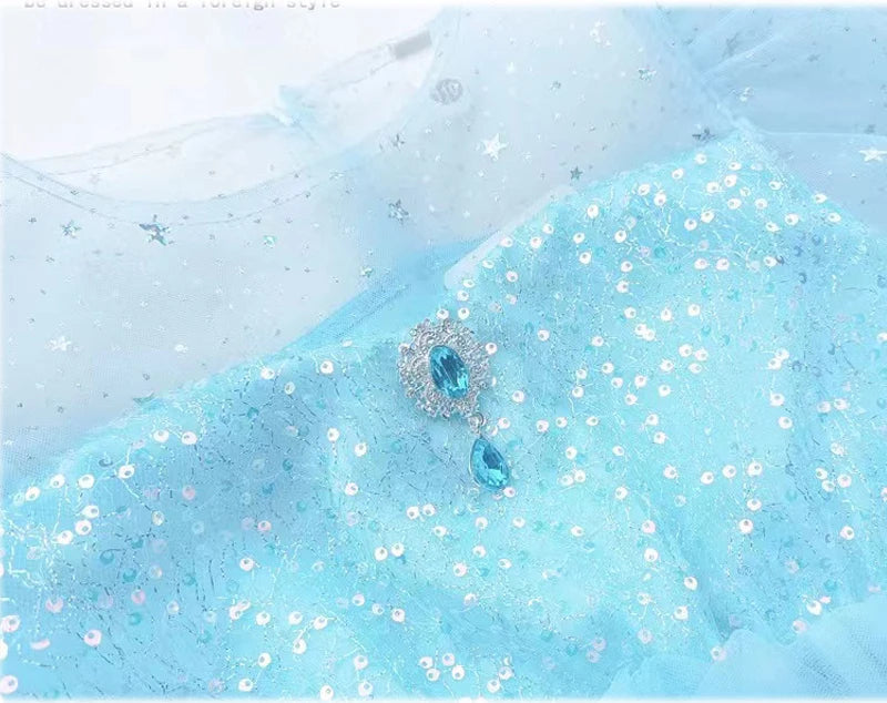 Vestido de Princesa Azul Cristal com Capa