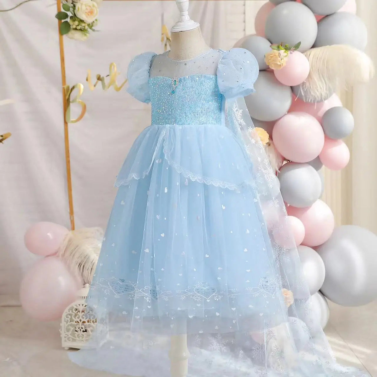 Vestido de Princesa Azul Cristal com Capa